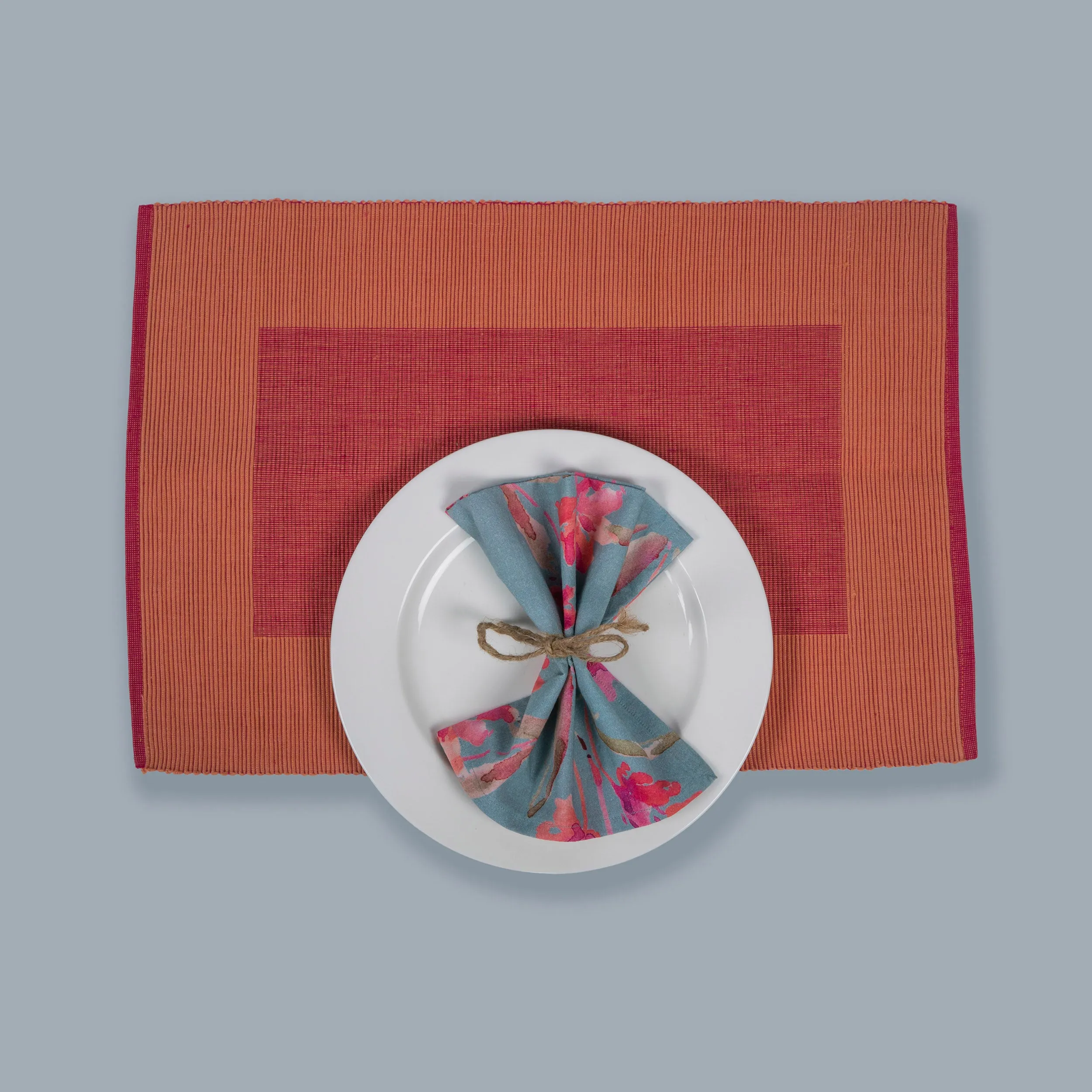 Grey And Pink Daffodil Garden Printed Tableware Set